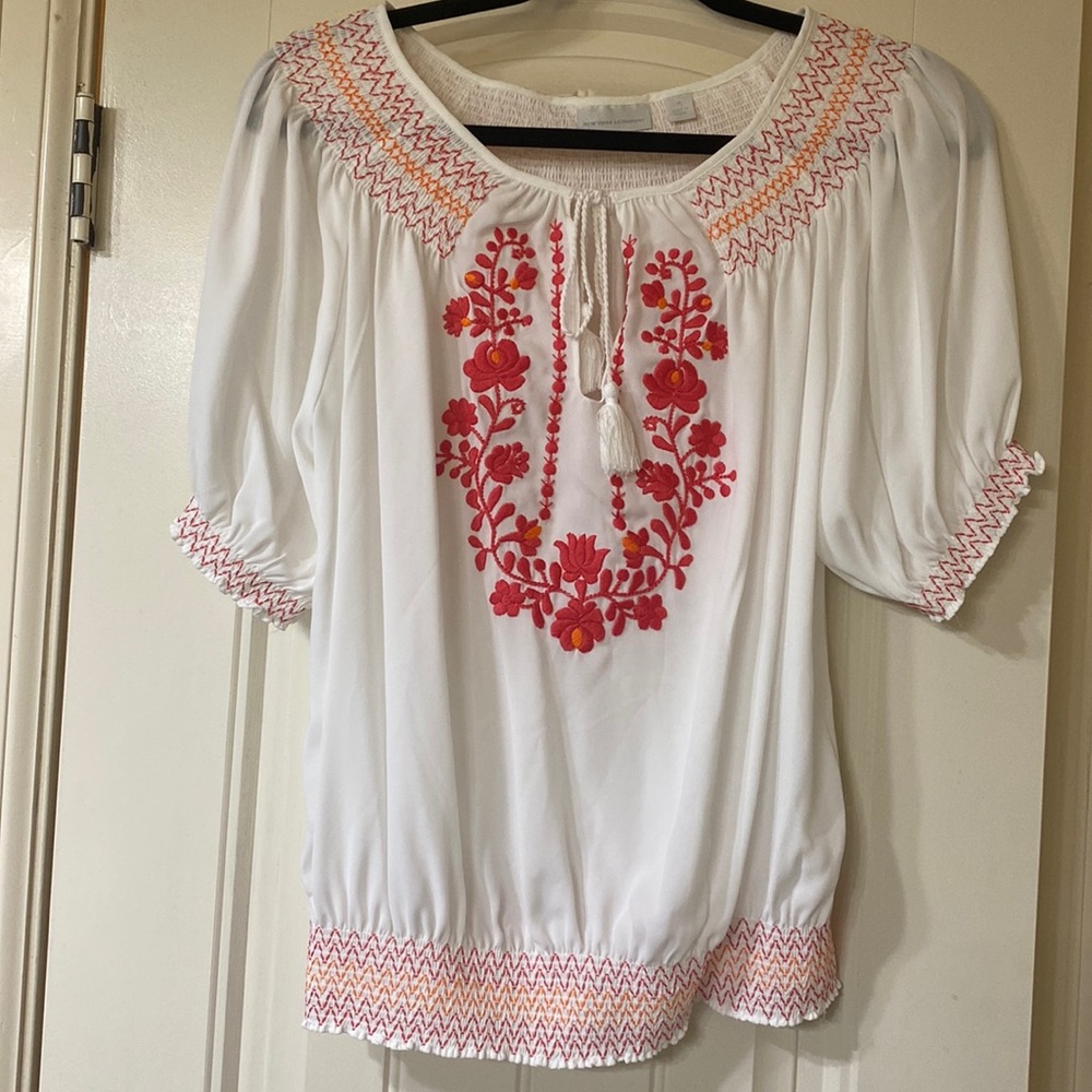 Size Medium New York & Co white top, new with tags
